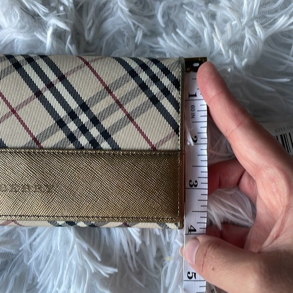 LIKE NEW AUTHENTIC BURBERRY LONG WALLET GOLD CHECKER PATTERN - Picture 10 of 10